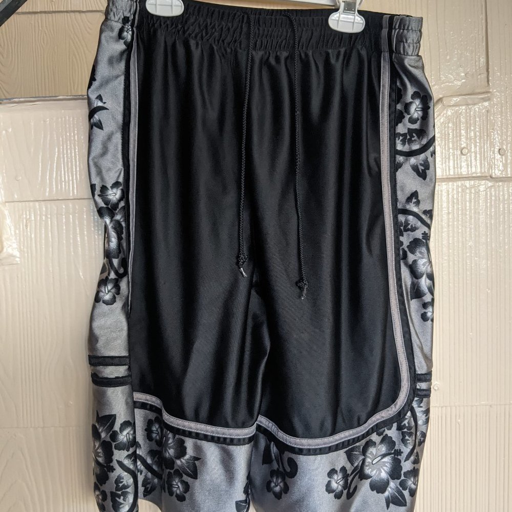 Black Hawaiian Shorts Men’s Size M, Black and Gray